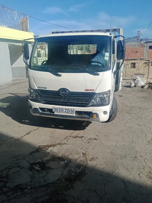 hino 300 916 2015