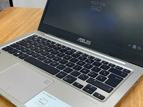 ASUS S14  / INTEL I5 8 EME / 8 G / 256 SSD /14 FHD