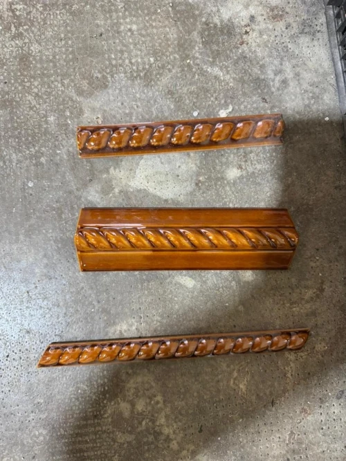 Cornière et cordon pour facade