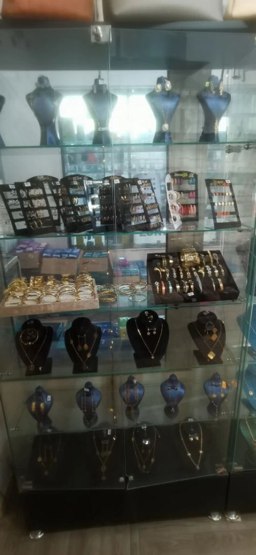 Vente d'un lot de bijoux 