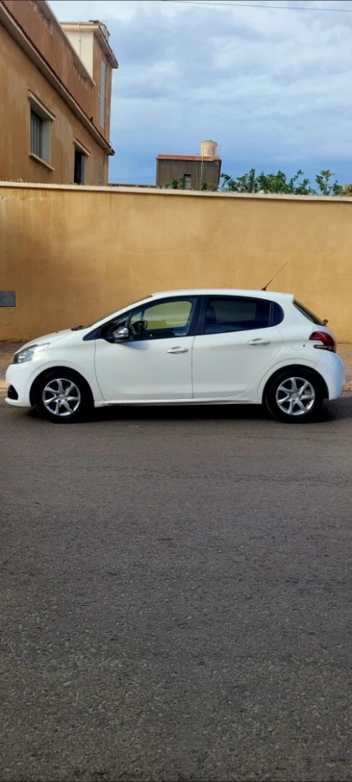 Peugeot 208 2016 Active Facelift
