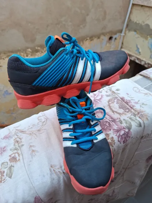 Banquette Nike et Adidas