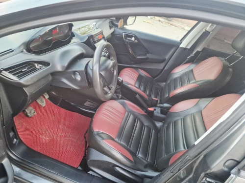 Peugeot 208 2015 Silver Line