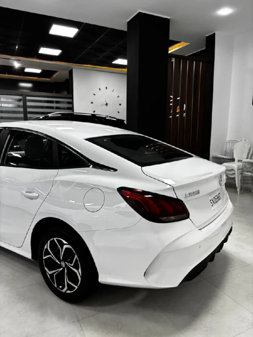 MG MG5 2025 