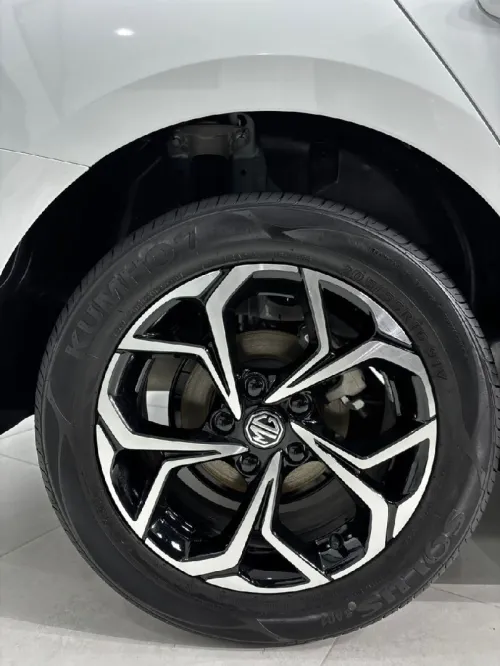 MG MG5 2025 