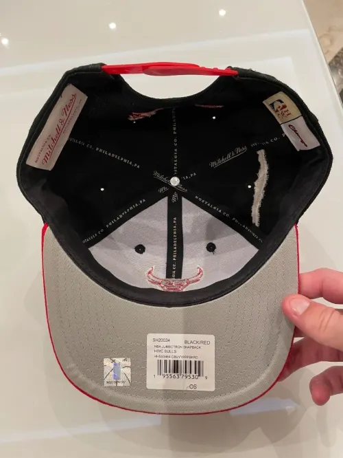 Casquette snapback noire/ rouge Mitchell & Ness Chicago Bulls Jumbotron, Origine