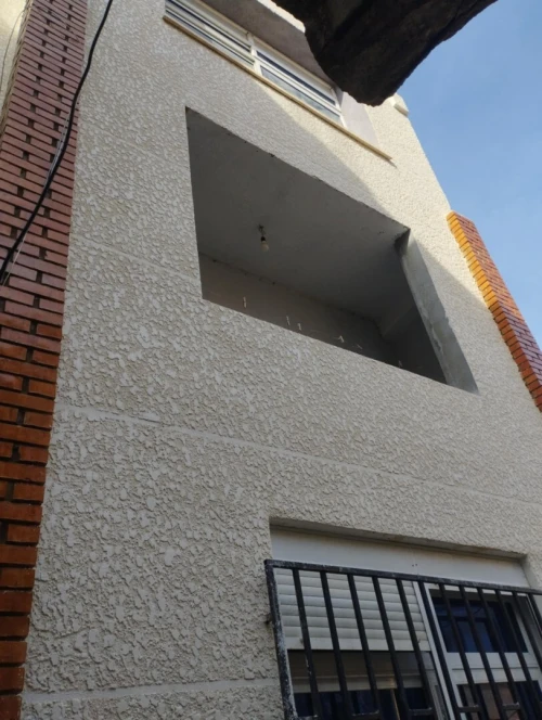 Grifié gratté moucheté écrasé taloché
