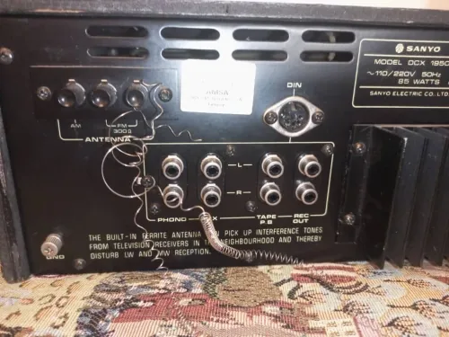 Amplificateur son avec deux grande baffles 