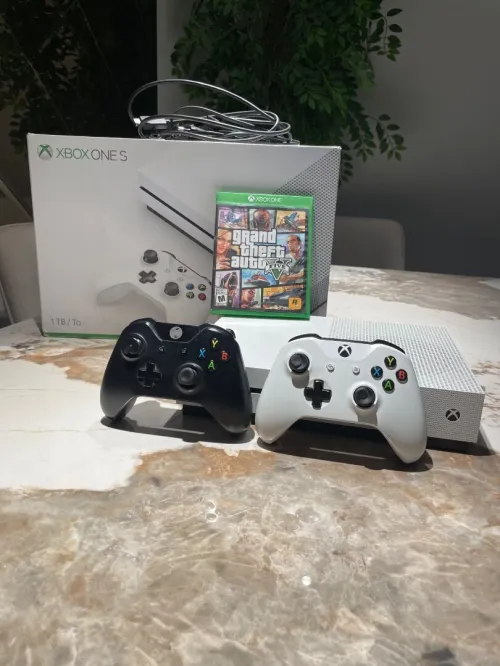 Xbox one s 1tb 2 manettes