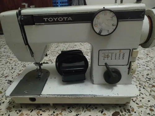 machine a coudre marque TOYOTA