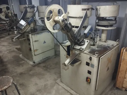 بيع مصنع كامل لصناعة البراغي و المسامير ن usine de rivets et clous 