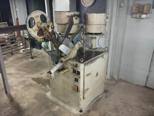 بيع مصنع كامل لصناعة البراغي و المسامير ن usine de rivets et clous 