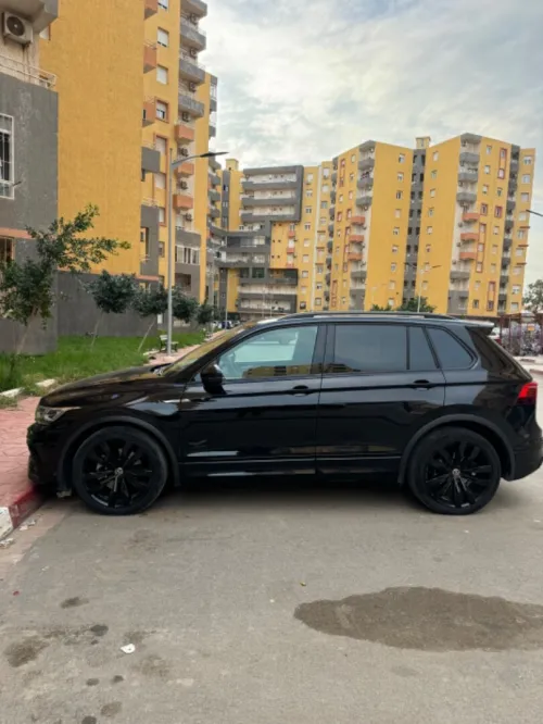Volkswagen Tiguan 2023 Black black