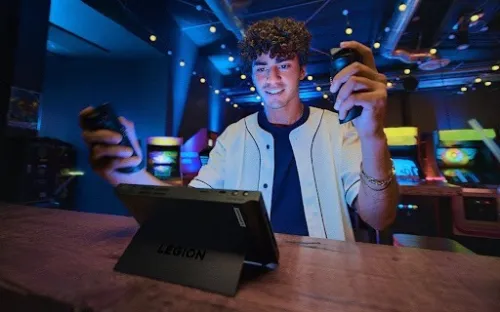 LENOVO LEGION GO - Console Gaming Écran 8,8" QHD+  144Hz - AMD Ryzen Z1 extreme - 16Go RAM 512Go SSD
