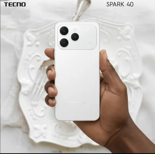 SMARTPHONE TECNO SPARK 40 KM5N - HELIO G81 - DUAL SIM - 8 + 8GB EXTENDED - 256 GO - 6.67" HD+ 120HZ - 50 MP - 5200 MAH - BLACK & WHITE SPARK 40 KM5N