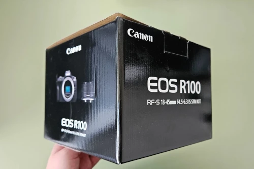 CANON EOS R100 Hybride Mirroless 24.1MP +1 Objectif RF-S 18-45mm f 4.5-6.3 \ RF-S 55-210m F5-7.1