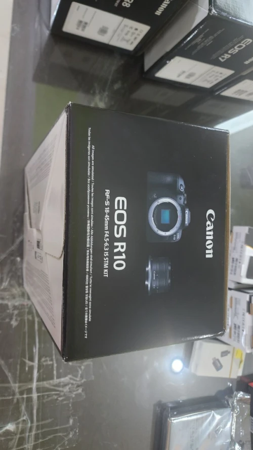 CANON EOS R10 Hybride Mirroless 24.2MP + Objectif RF-S 18-45mm F4.5-6.3 IS STM