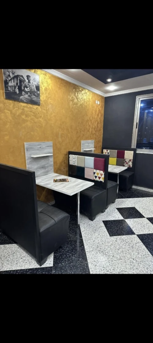 Les Fauteuils + les tables 