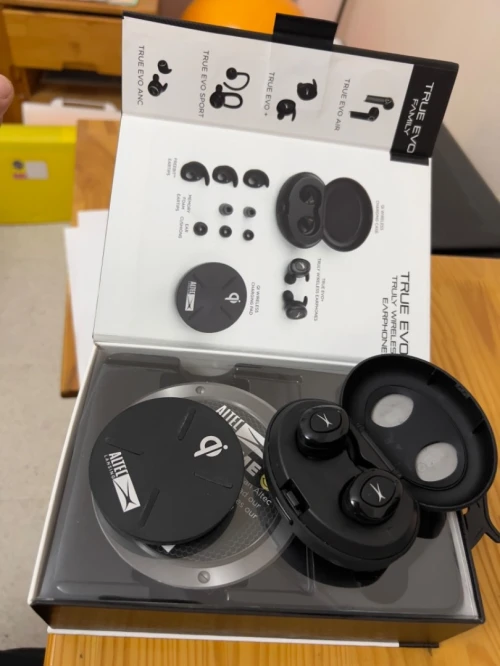 Wireless earphones 