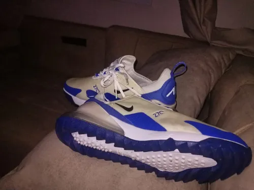 Nike 270