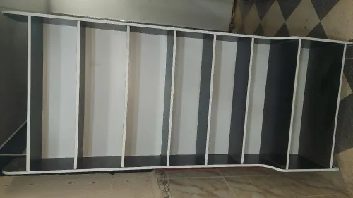 Étagères présentoirs ( rayonnage supérette) 