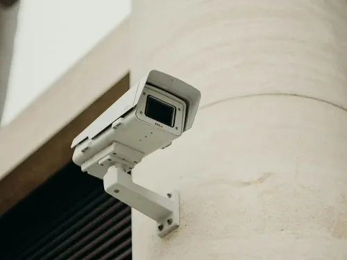 installation des caméras de surveillance et système d'alarme et éclairage publics et tous travaux d'électricité bâtiment