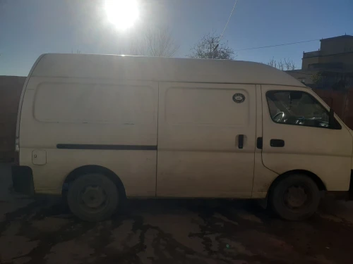 Nissan Urvan 2005