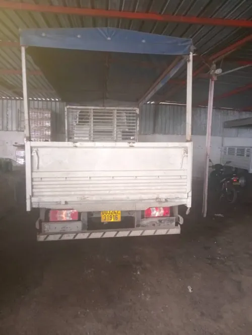 Camion à louer Shacman x9 avec contrat للكراء