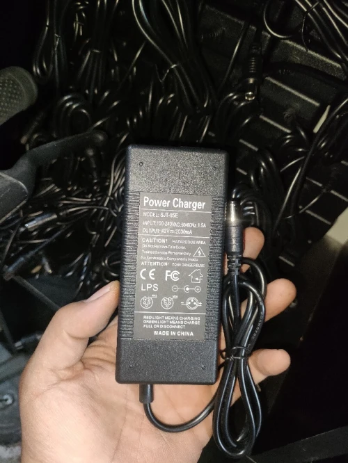 Chargeur trottinette électrique 