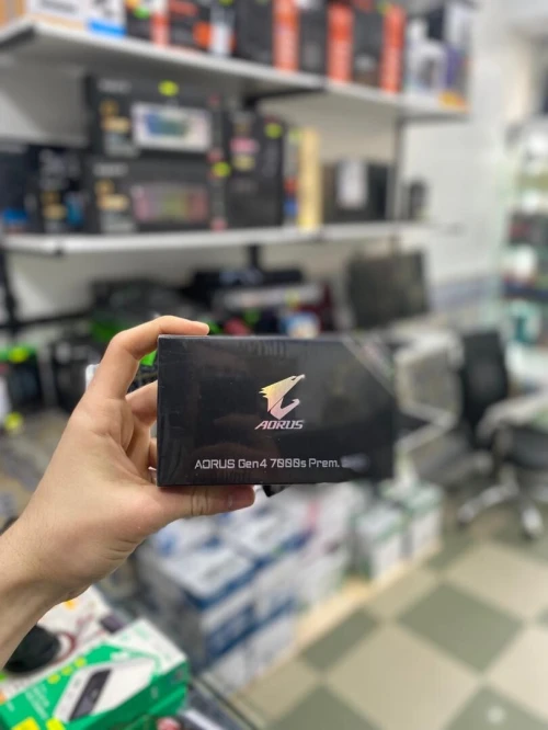 AORUS 1 TERRA NVME GEN 4 AVEC REFROIDISSEUR INTEGRER