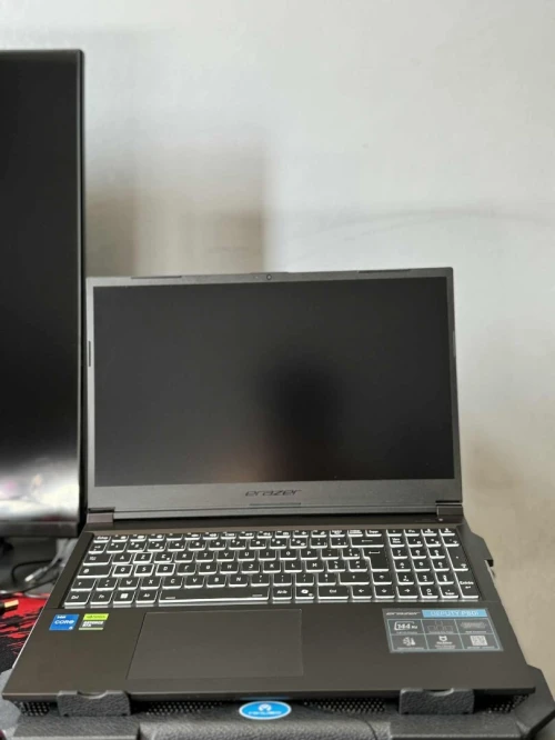 PC PORTABLE GAMER -ERAZER DEPUTY P60i-