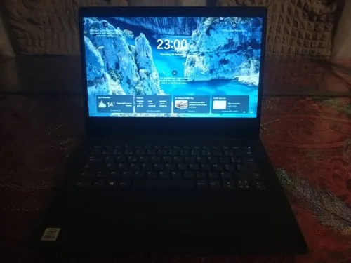 PC portable Lenovo v14 