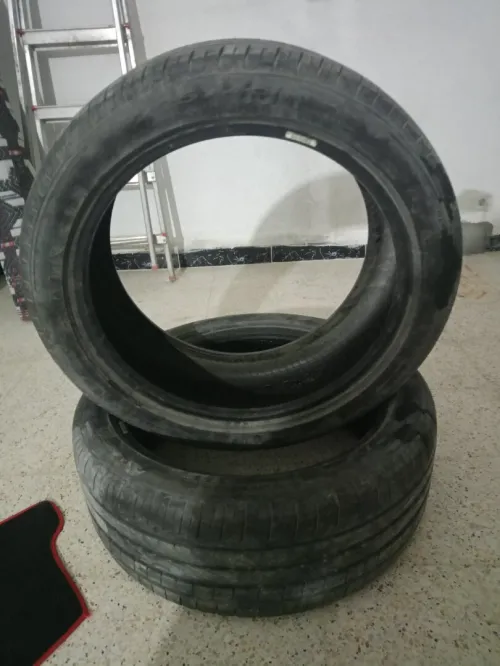 Pneus 225/45R18 Pirelli en très bon état 