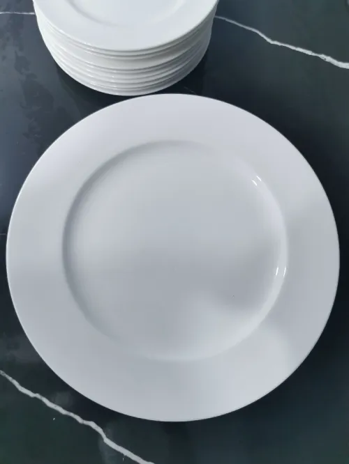 Assiettes blanches porcelaine Chine 