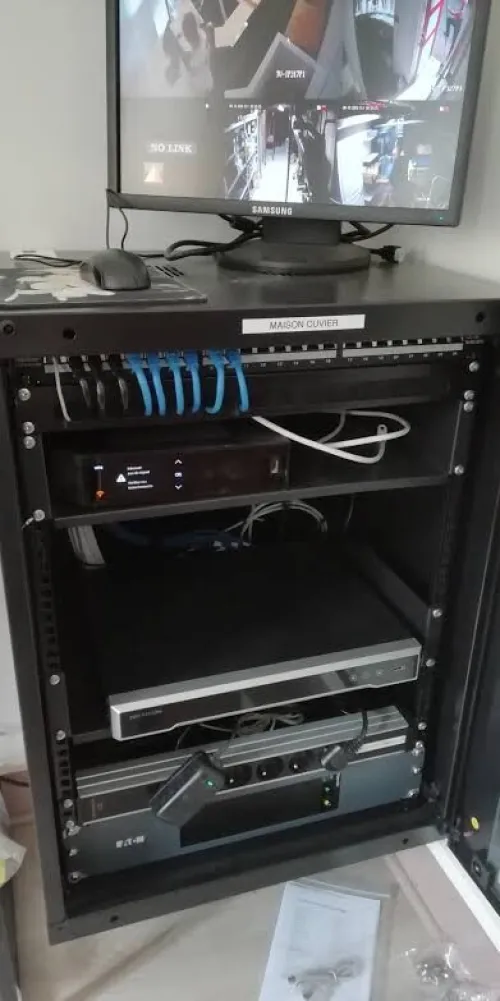électricien bâtiment et les caméras de surveillance et les DG code