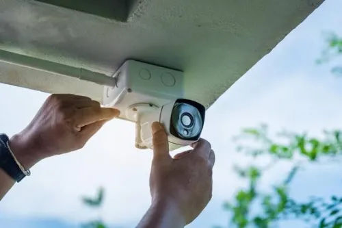 électricien bâtiment et les caméras de surveillance et les DG code
