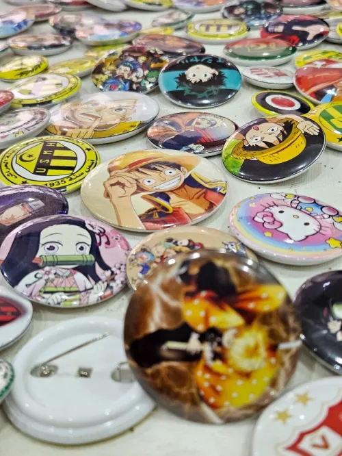 PINS EN GROS ET DETAIL