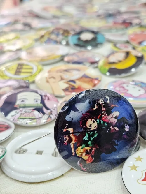 PINS EN GROS ET DETAIL