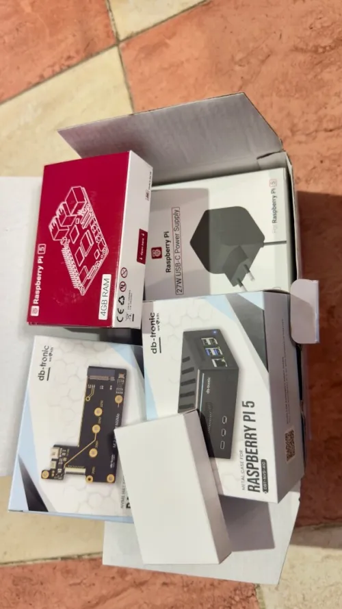 Raspberry Pi 5 4GB Kit