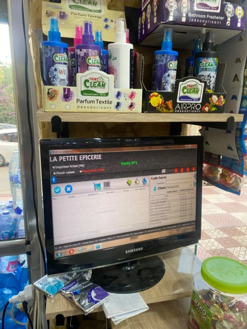 A VENDRE MATÉRIELS POUR SUPÉRETTE COMPLET 