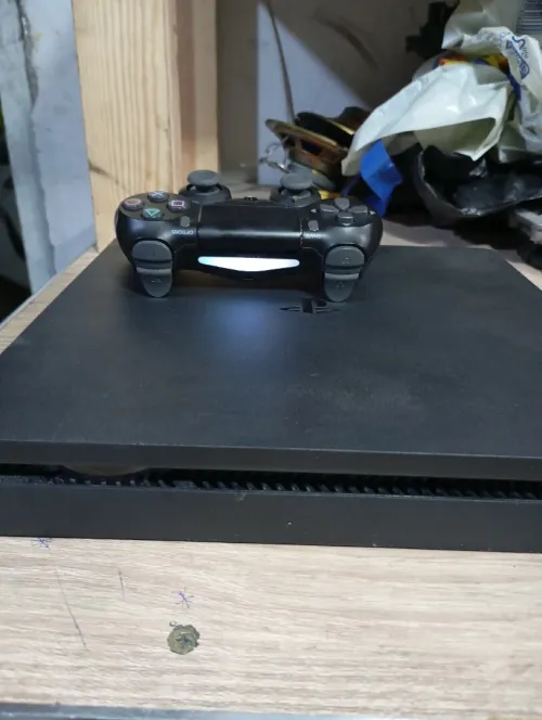 Ps4 slim 1TB version 11.02