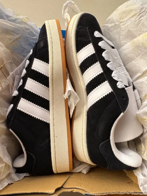 Adidas campus
