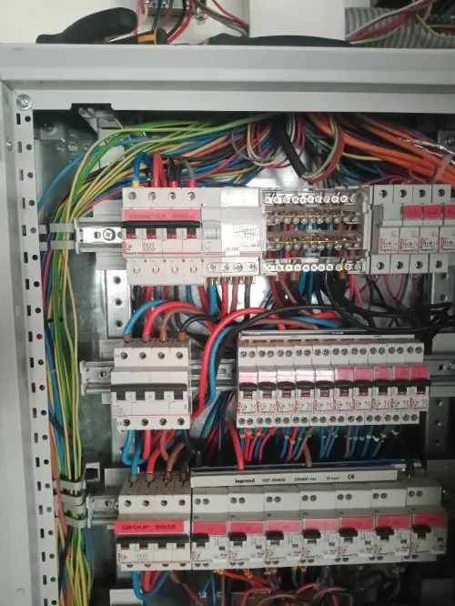 Électricité industriel et bâtiment et système incendie détection intrusion