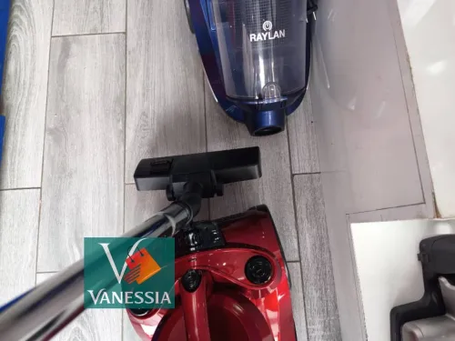 Aspirateur 1600W Marque Raylan Couleur Rouge