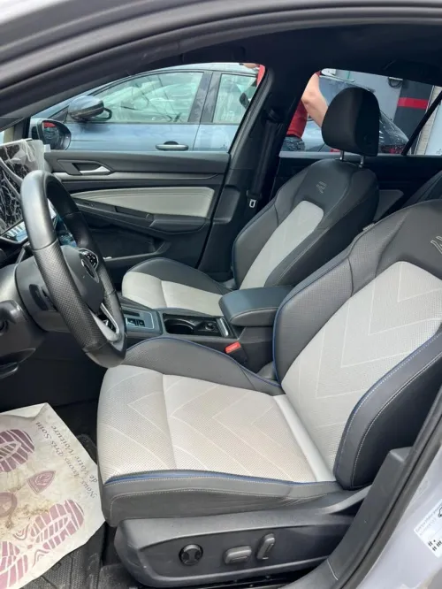 Volkswagen Golf 8 2025 R-Line