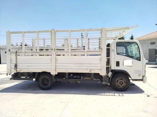 Isuzu NPR71 2011