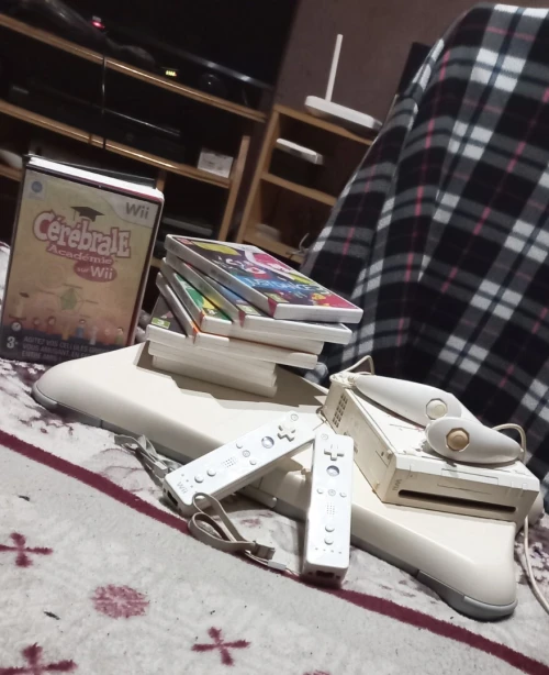Nintendo Wii + Wii Fit Board + JEUX