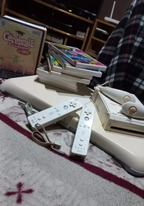 Nintendo Wii + Wii Fit Board + JEUX