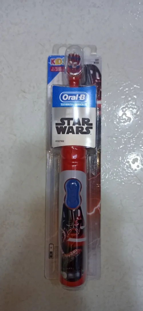 فرشاة أسنان كهربائية للأطفال Oral-B Star Wars (جديدة)