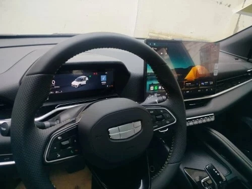 Geely Coolray 2026 Touts options